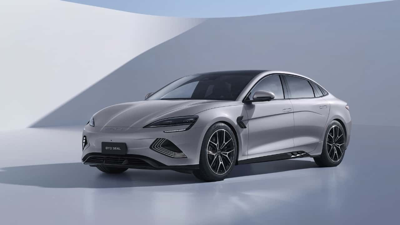 BYD Seal renovado muda pouco, mas ganha porta-malas maior