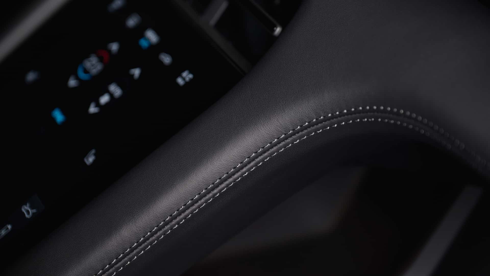 https://cdn.motor1.com/images/mgl/9myMP0/s1/porsche-taycan-cross-turismo-2024.jpg
