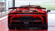 Ferrari SF90 XX Stradale fährt auf der Strecke in Fiorano die schnellste Runde für Straßenfahrzeuge