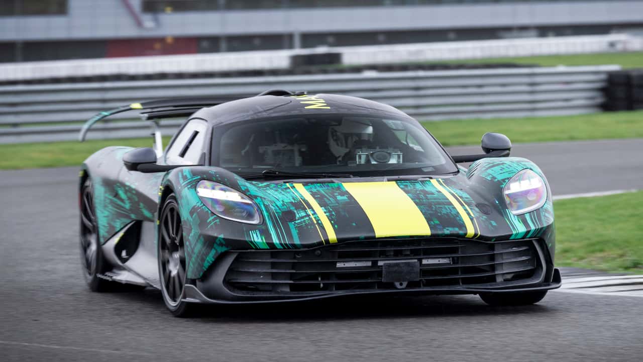 Aston Martin Valhalla Pist Testi