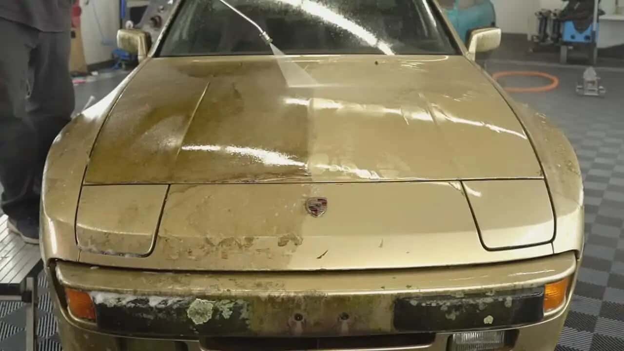 abandoned-porsche-944-gets-detailed