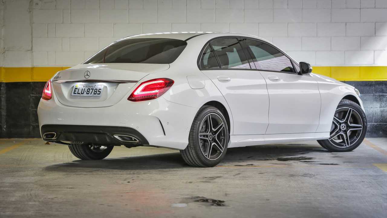 Comparativo: BMW 330i x Audi A4 x Mercedes C300