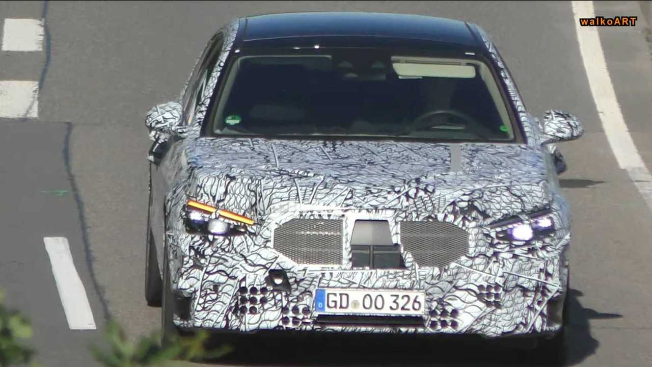 2021 Mercedes-Benz S-Class spy video lead image
