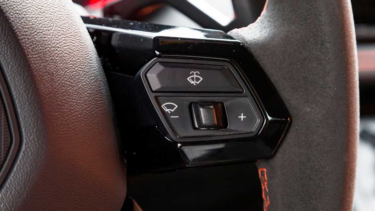 Lamborghini Huracan кнопки