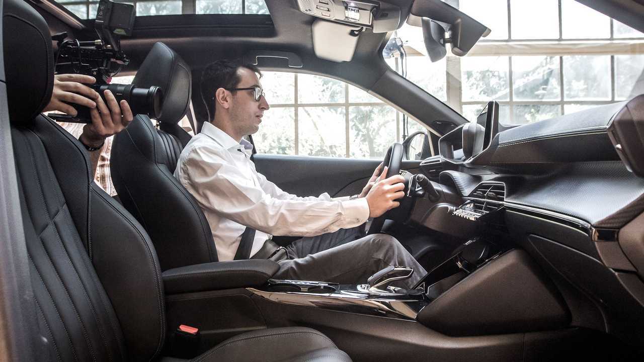 Peugeot 2008, il focus dell'Auto del Mese di Motor1.com
