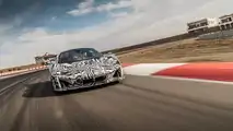 Getarnter McLaren Sabre (2021) auf der Rennstrecke