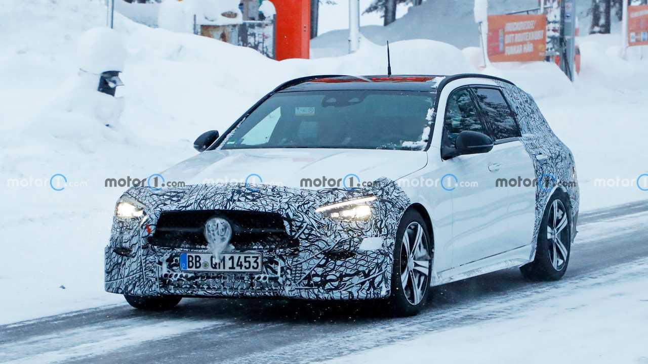 Шпионские фото нового универсала Mercedes-Benz C-класса, вид спереди