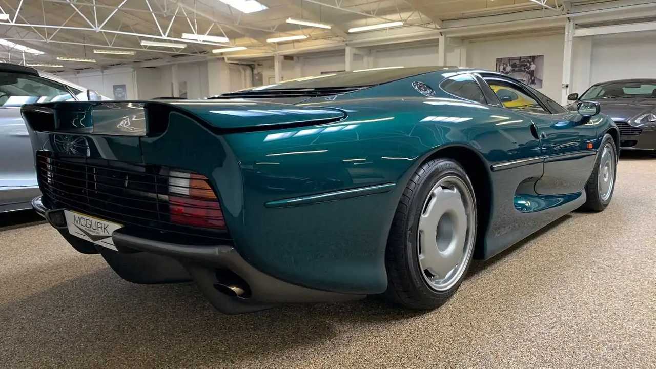 Time-warp condition Jaguar XJ220 for sale