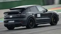 Teaser für stärkere Version des Porsche Cayenne Turbo Coupé