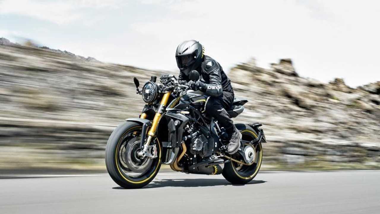 MV Agusta Rush 1000 2021 acción