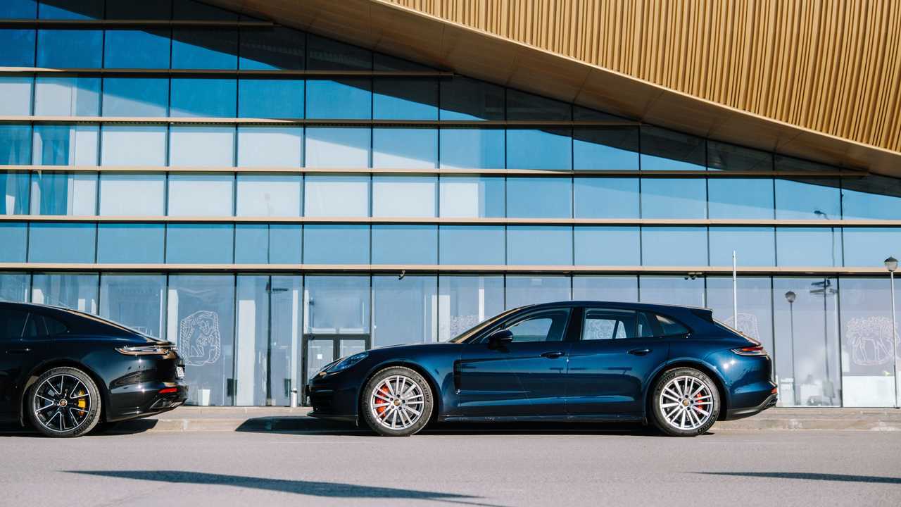 Обновленный Porsche Panamera Sport Turismo в аэропорту Перми