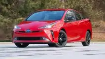 2021 Toyota Prius front quarter tight