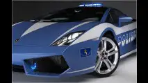Polizei fährt Lambo