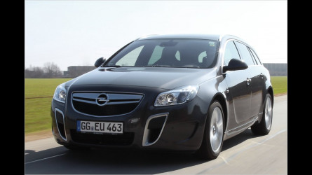 Autobahn-Raser: Opel Insignia Sports Tourer OPC