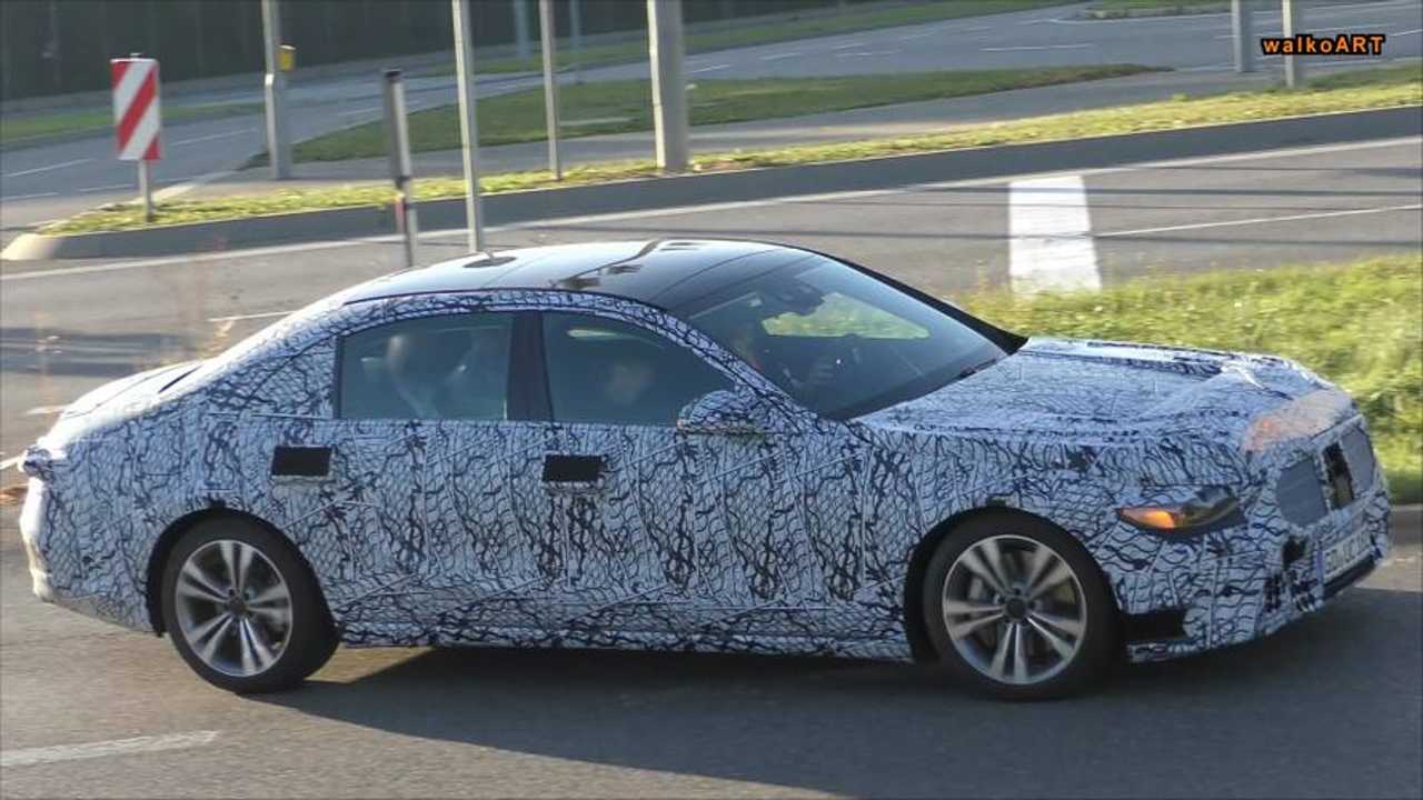 2020 Mercedes S-Class Sedan screenshot from spy video