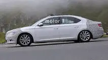 Skoda Superb facelift spy photo