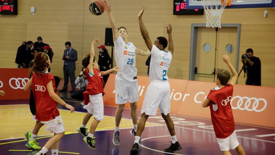Audi entrega sus coches al Real Madrid Baloncesto