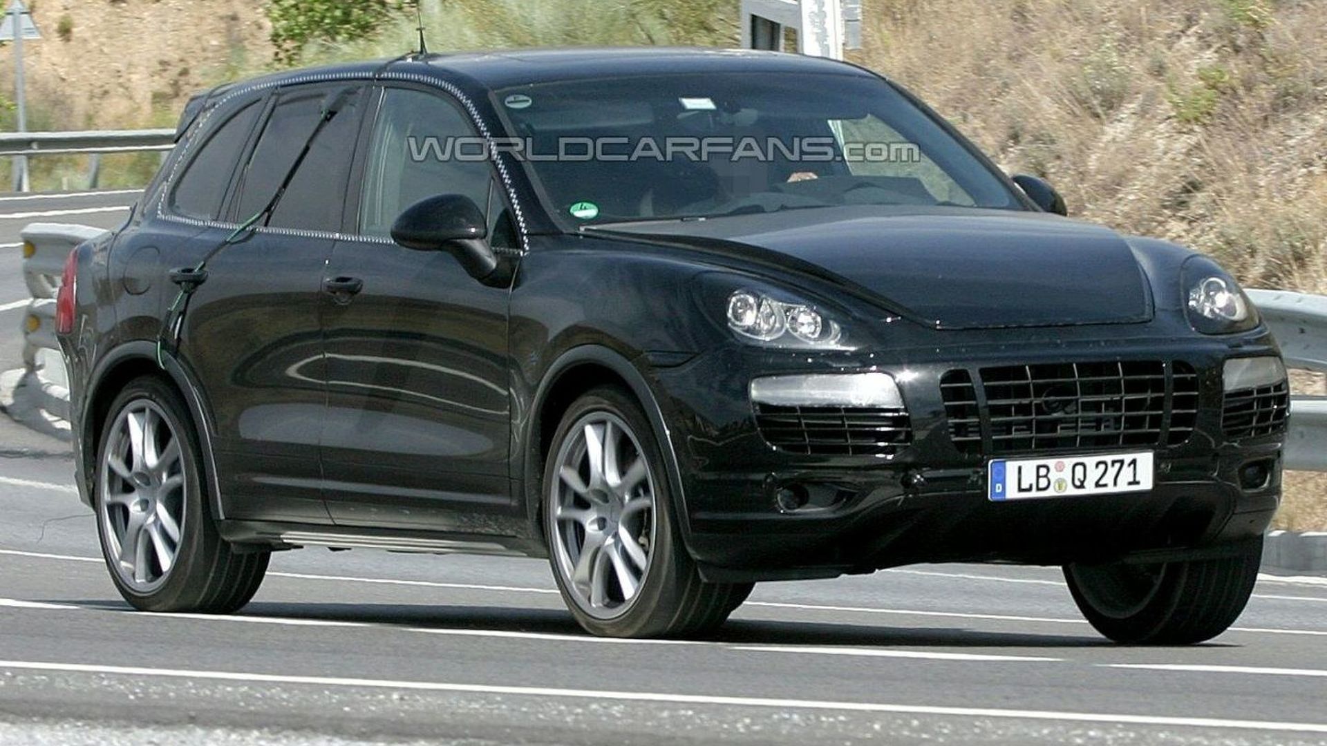 Next Generation Porsche Cayenne Spied