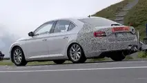 Skoda Superb facelift spy photo