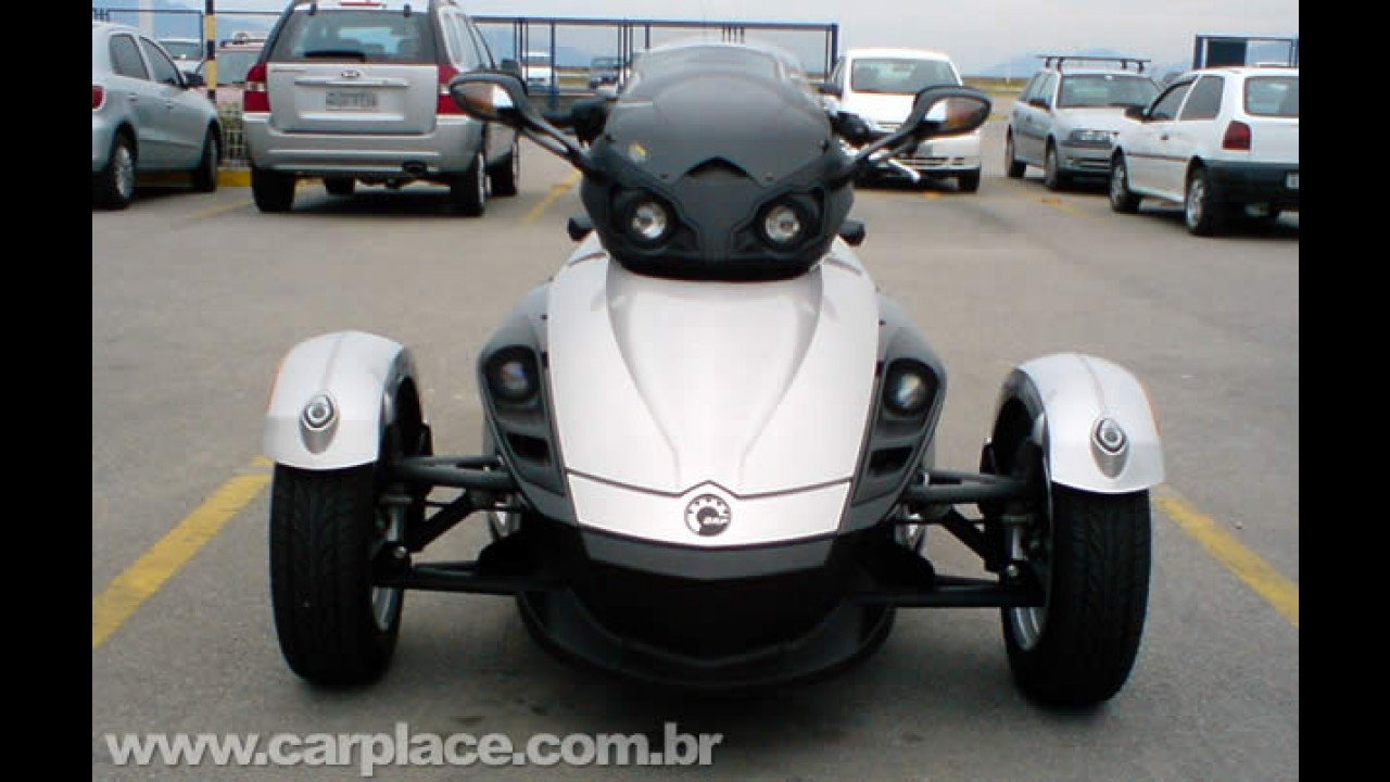 Rodando por aí: Leitor fotografa um CAN-AM Spyder Roadster em Florianópolis