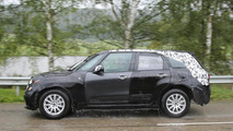 2017 Alfa Romeo crossover test mule spy photo