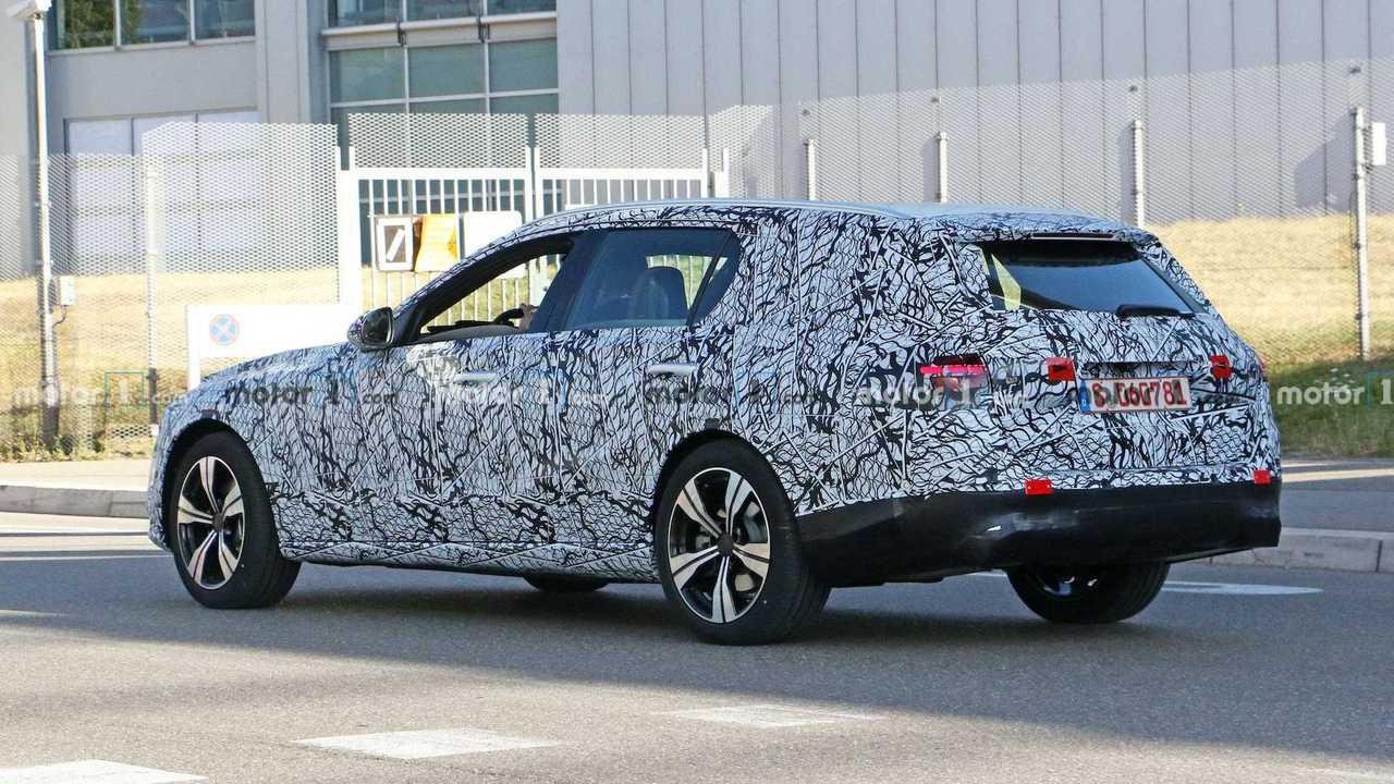 Mercedes Classe C Wagon Quarter posteriore Largo ShotSpied