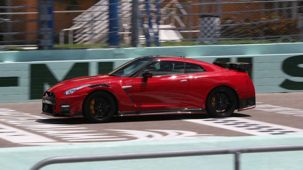 Nissan GT-R Nismo Vs Master Sushi Chef