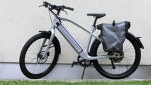 Stromer ST1 (2020): Die Ortlieb-Backroller-Tasche passt perfekt auf den Gepäckträger