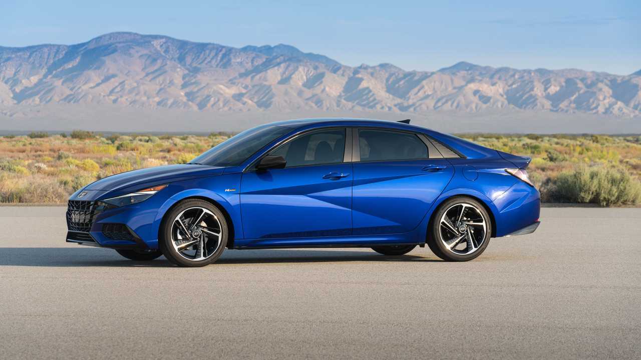 Седан Hyundai Elantra N Line (2020), профиль