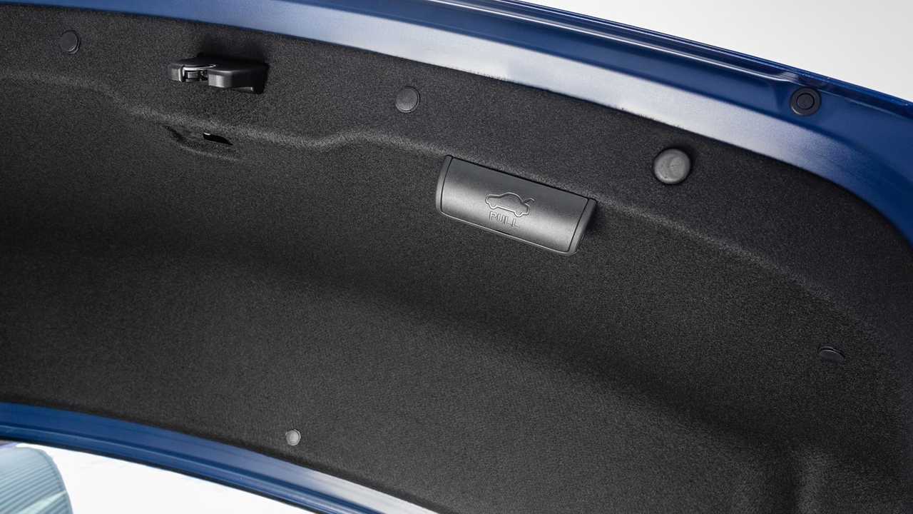 Первый российский тест Kia K5 (интерьер)