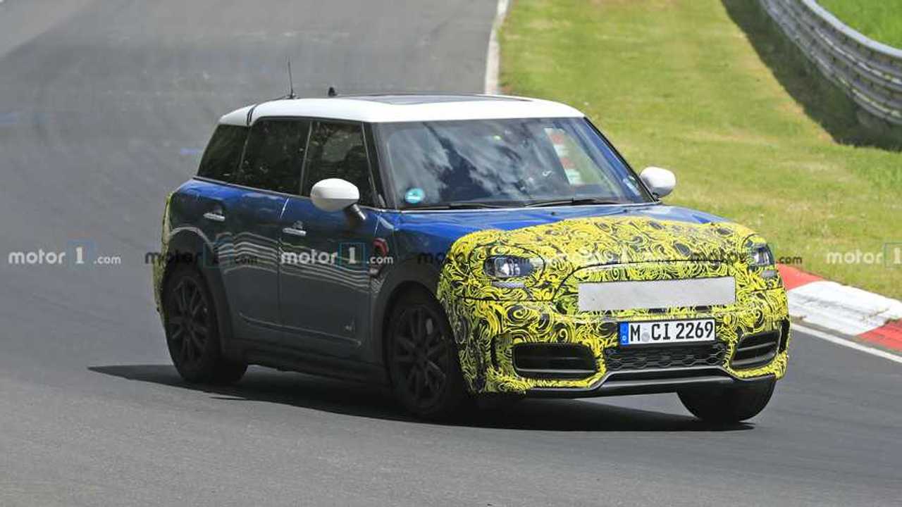 Makyajlı Mini Countryman Casus Fotoğraflar