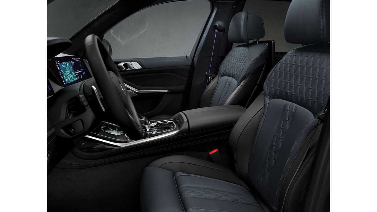 BMW X7 Dark Shadow