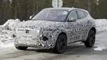 Jaguar E-Pace, le foto spia dei test sulla neve