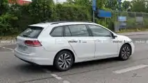 Nuova Volkswagen Golf Variant, le prime foto spia