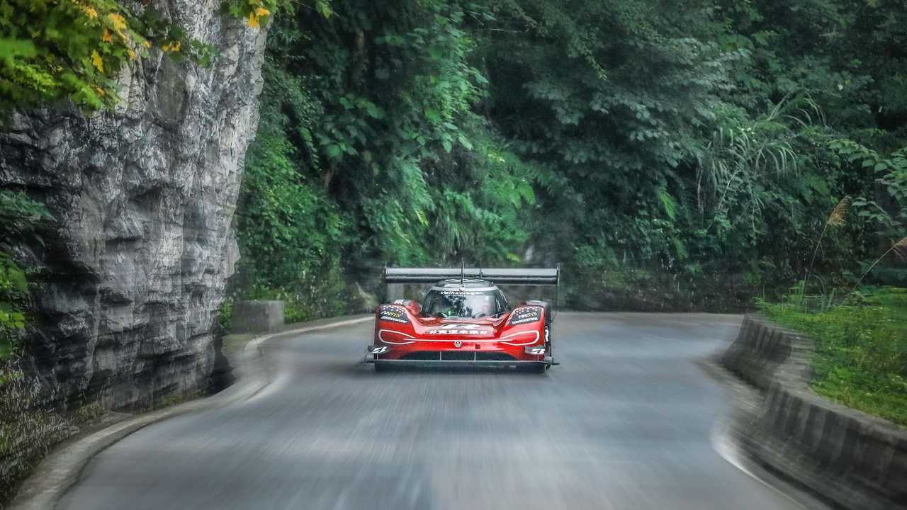 Volkswagen ID.R и дорога на гору Тяньмэнь