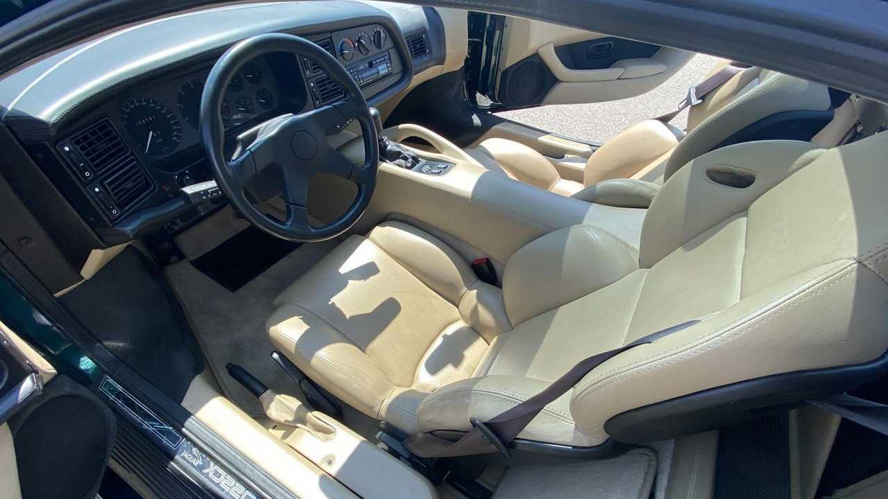 Jaguar XJ220