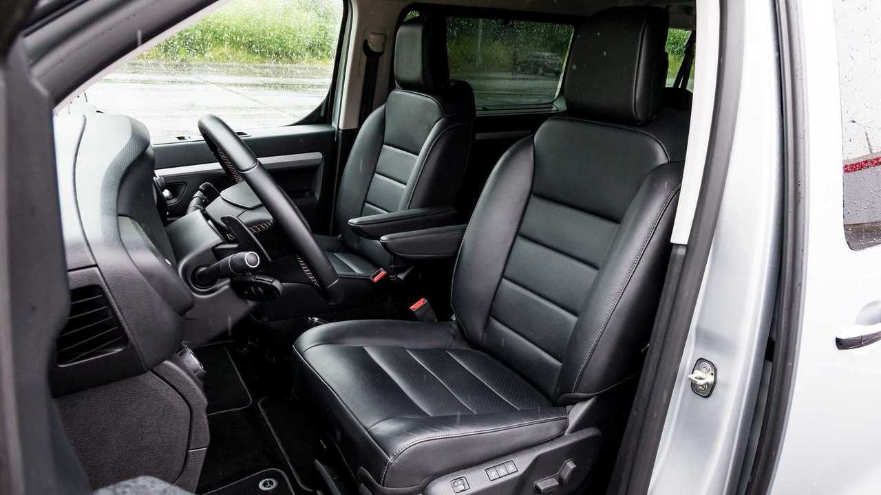 Peugeot Traveller Business VIP, передние кресла