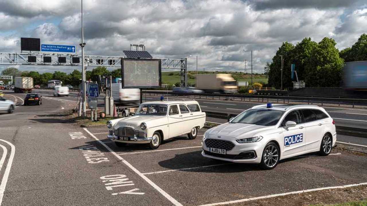 New Mondeo estate celebrates M1 anniversary