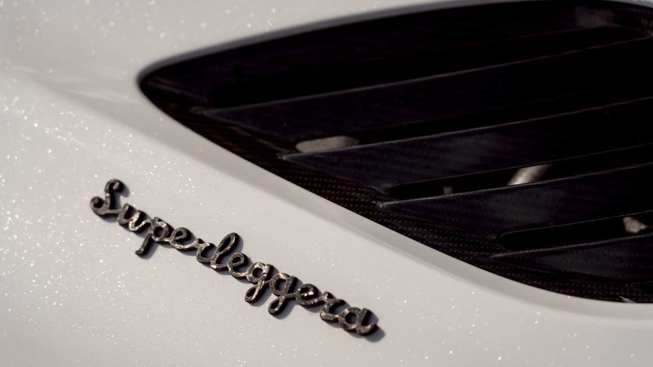 Aston Martin DBS Superleggera Volante