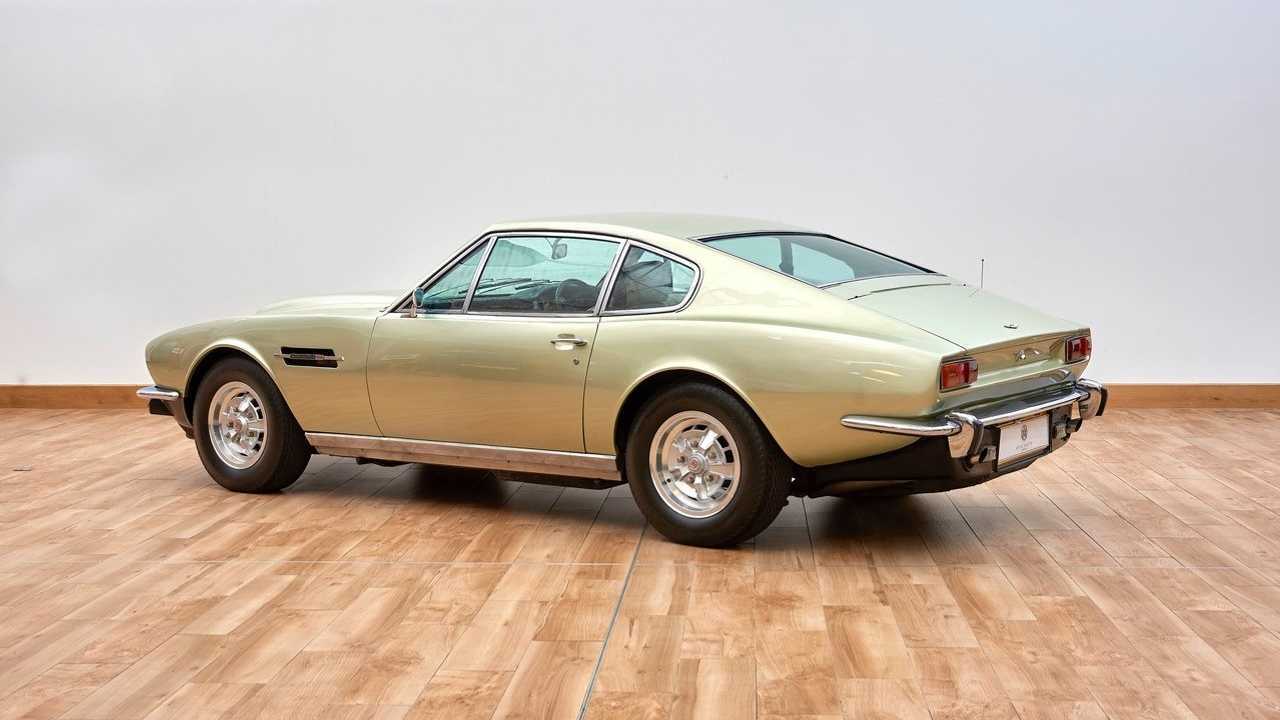 Aston Martin AMV8 Saloon