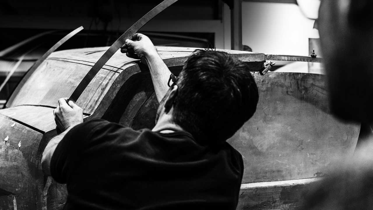 Niels van Roij Design Breadvan Hommage