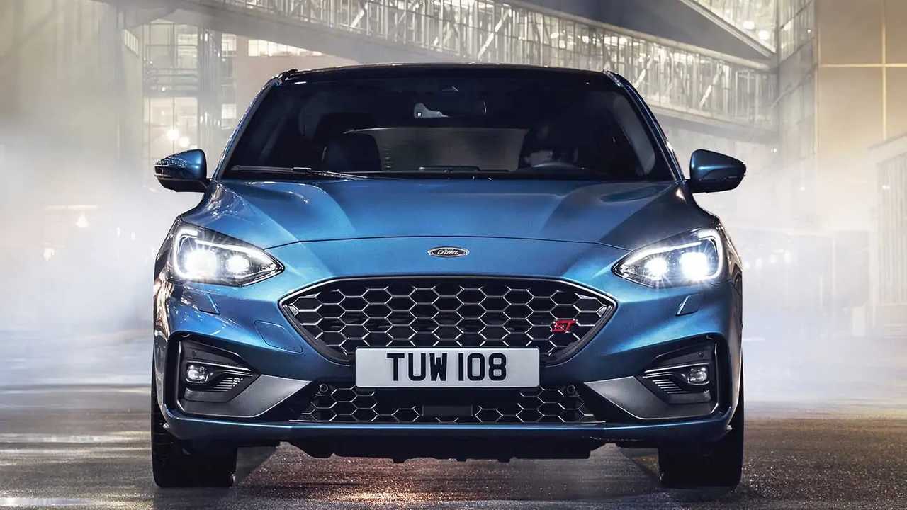 Ford Focus ST vs Ford Focus Titanium