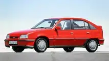 Opel Kadett GSi frente a...