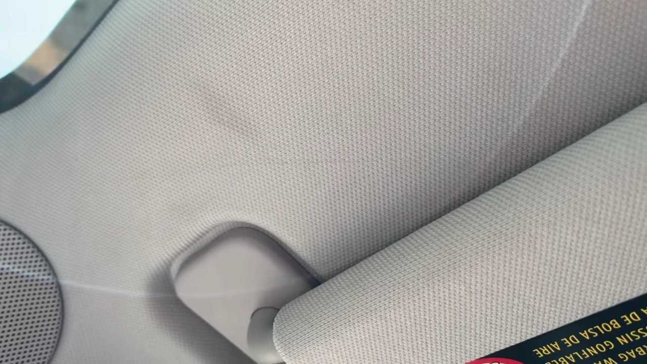 El comprador de Tesla obtiene el nuevo modelo Y, se pregunta si se usó durante años 7 La entrega sin contacto del Tesla Model Y deja al propietario seguro de que tiene un automóvil usado