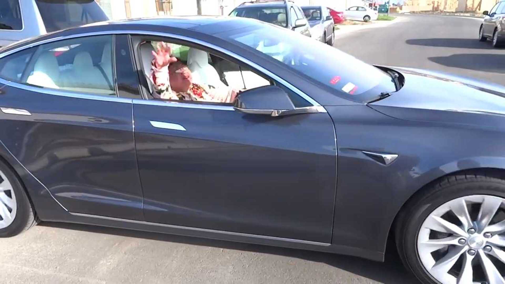 Terrified Grandma On Tesla Model Learns What Smart Summon Does The Hard Way