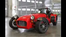 Caterham im Lotus-Kleid