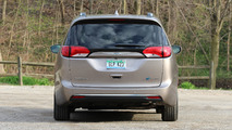 2017 Chrysler Pacifica Hybrid: Review