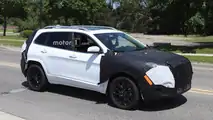 2018 Jeep Cherokee spy photo