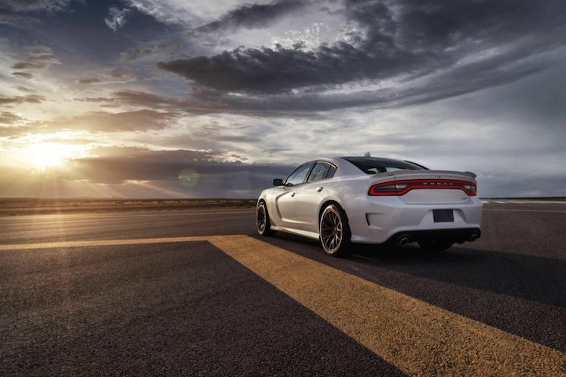 707HP Dodge Charger Hellcat is the Most Powerful Sedan in the World