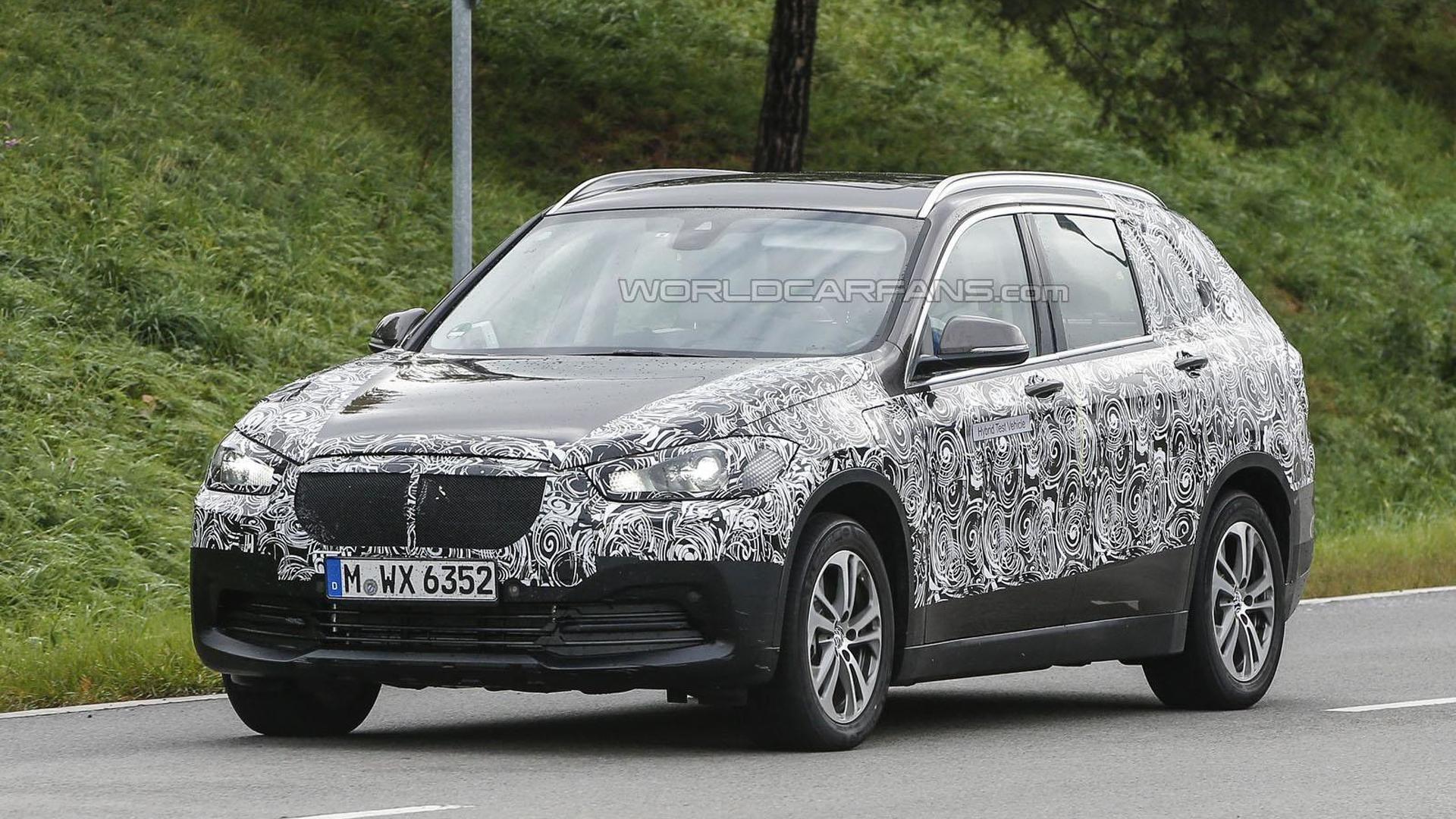 BMW X1 sevenseater spied showing new details